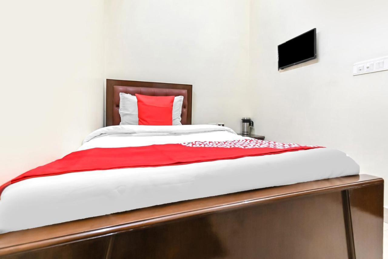 Oyo 49672 Hotel Galaxy Murádábád Kültér fotó