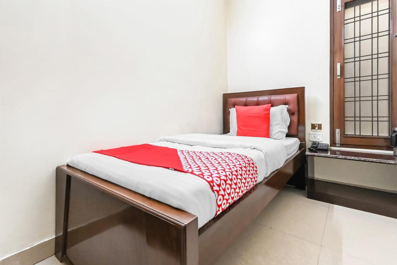 Oyo 49672 Hotel Galaxy Murádábád Kültér fotó