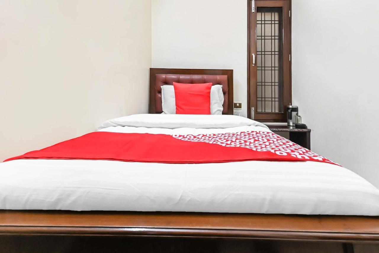Oyo 49672 Hotel Galaxy Murádábád Kültér fotó