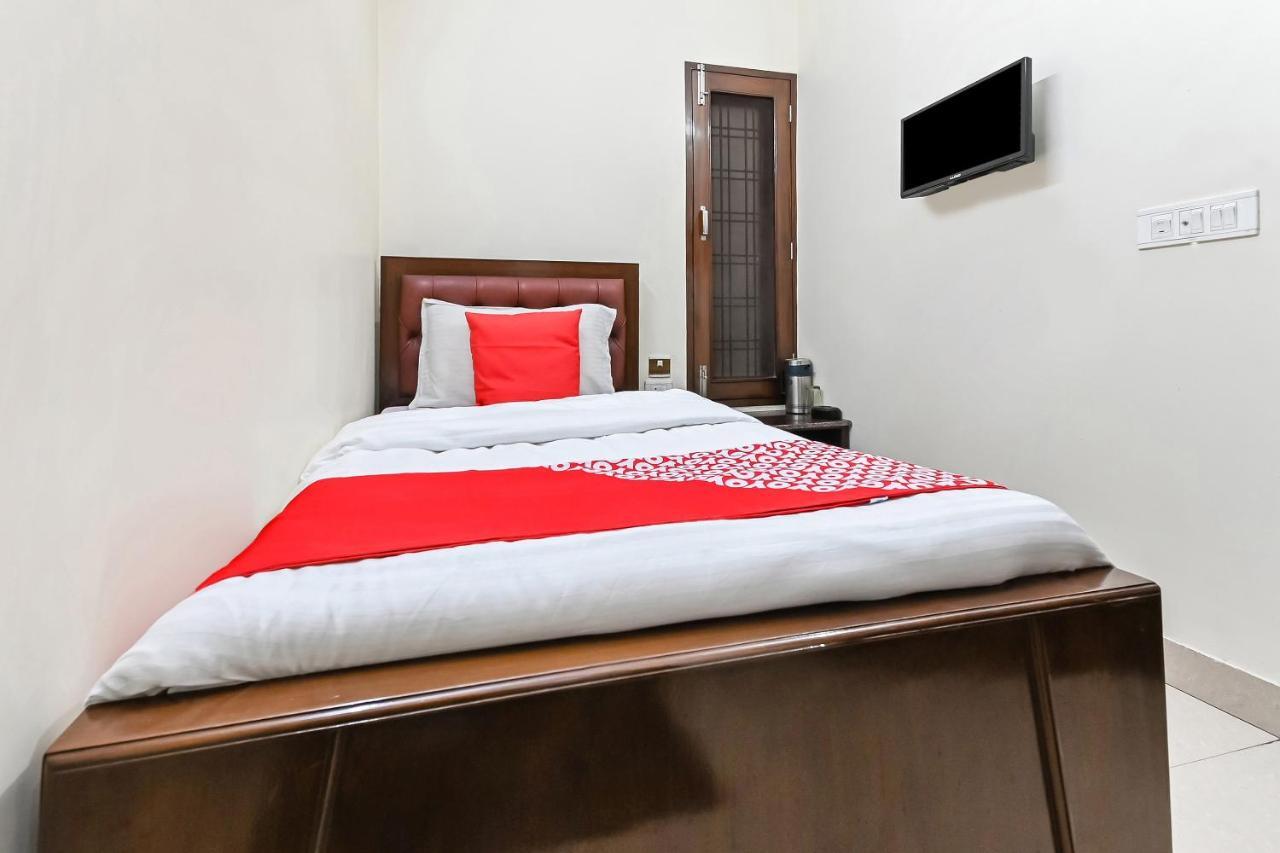 Oyo 49672 Hotel Galaxy Murádábád Kültér fotó