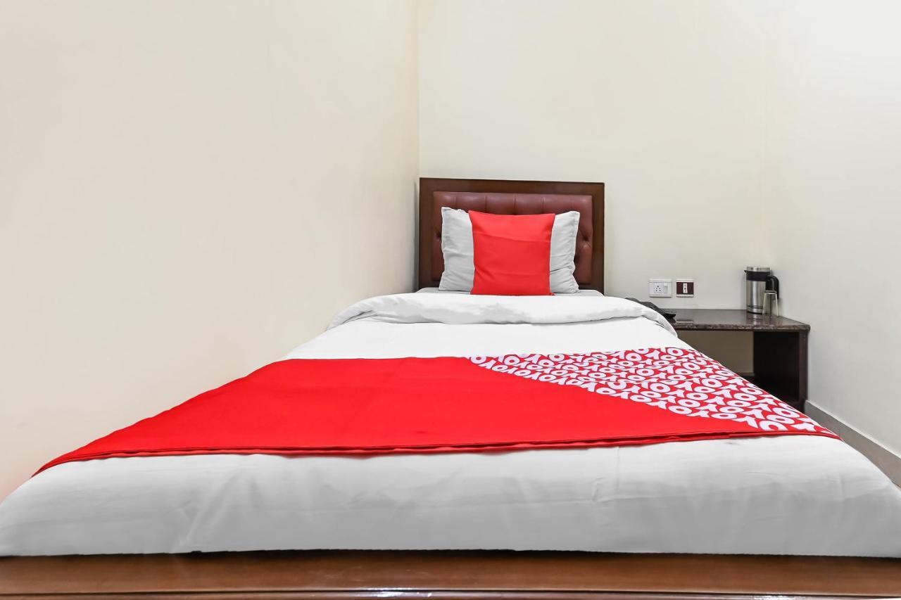 Oyo 49672 Hotel Galaxy Murádábád Kültér fotó