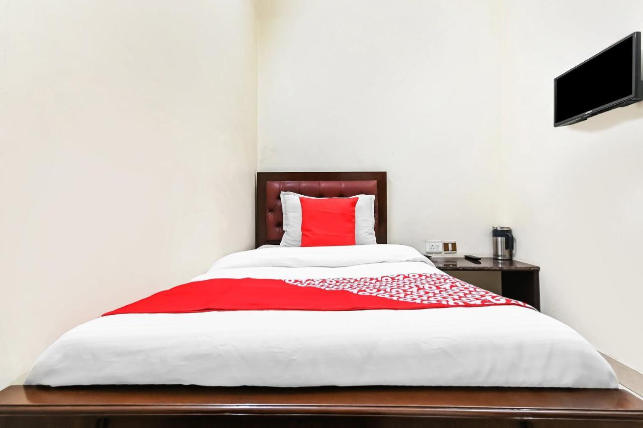 Oyo 49672 Hotel Galaxy Murádábád Kültér fotó
